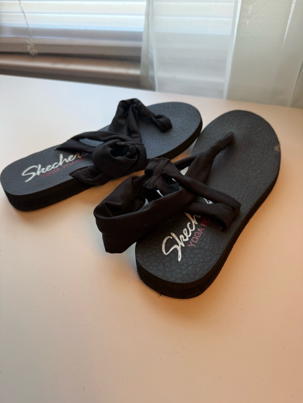 Sketchers Yoga Foam flip flop